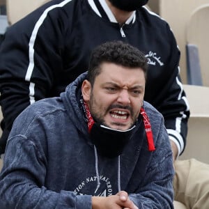 Kev Adams est venu encourager son ami S.Wawrinka qui jouait face à H.Gaston lors du tournoi de tennis des Internationaux de Roland Garros à Paris. Le 2 octobre 2020 © Dominique Jacovides / Bestimage