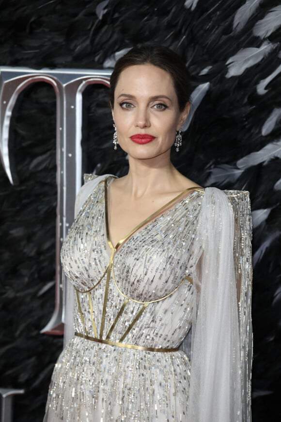 Angelina Jolie lors de la première du film "Maléfique : Le Pouvoir du mal" à l'Imax Odeon de Londres le 9 octobre 2019. 
