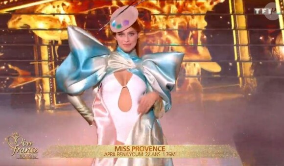 Miss Provence : April Benayoum lors du dernier défilé des 5 finalistes de Miss France 2021 le 19 décembre sur TF1
