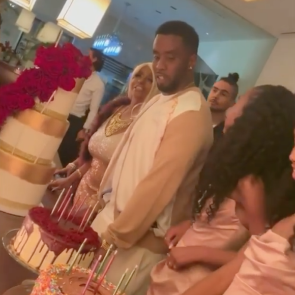 Diddy a organisé une fête d'anniversaire à sa mère, Janice, qui a eu 80 ans.