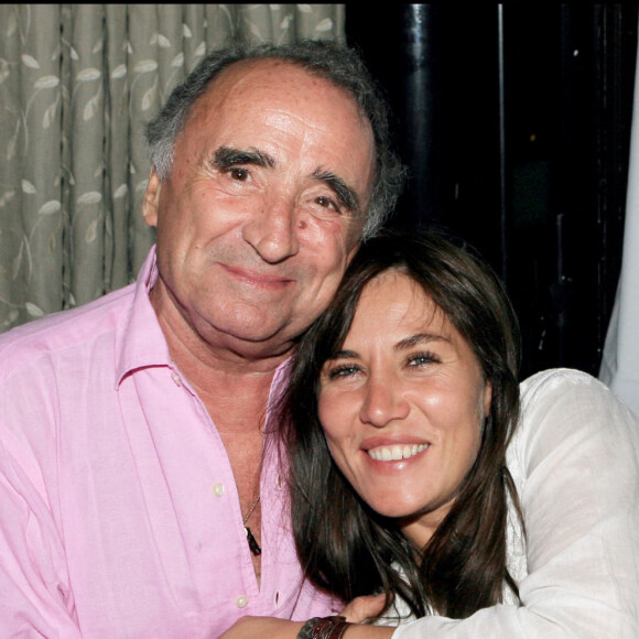Claude Brasseur et Mathilde Seigner - Soirée pour fêter le succès du film "Camping" en 2006.