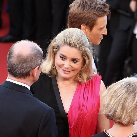 Benoît Magimel, Catherine Deneuve et Pierre Lescure et Emmanuelle Bercot - Montée des marches du film "La Tête Haute" pour l'ouverture du 68 ème Festival du film de Cannes – Cannes le 13 mai 2015 