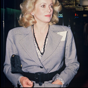 Catherine Deneuve et Pierre Lescure lors de la première du film "Partir Revenir" en 1985.