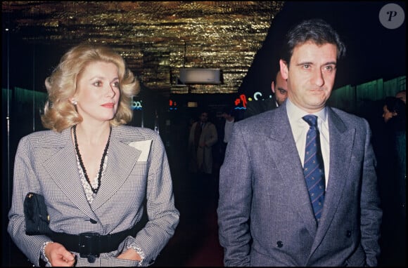 Catherine Deneuve et Pierre Lescure lors de la première du film "Partir Revenir" en 1985.