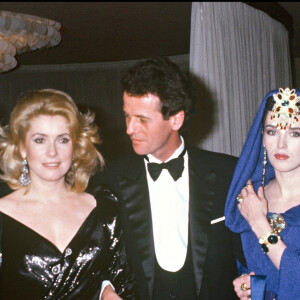 Catherine Deneuve, Pierre Lescure, Isabelle Adjani lors d'une soirée pour la suite du film "Subway" en 1985.