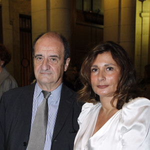 Pierre Lescure et sa femme Frédérique - Générale de la pièce "Comme s'il en plauvait" au théâtre Edouard VII, à Paris, en 2012.