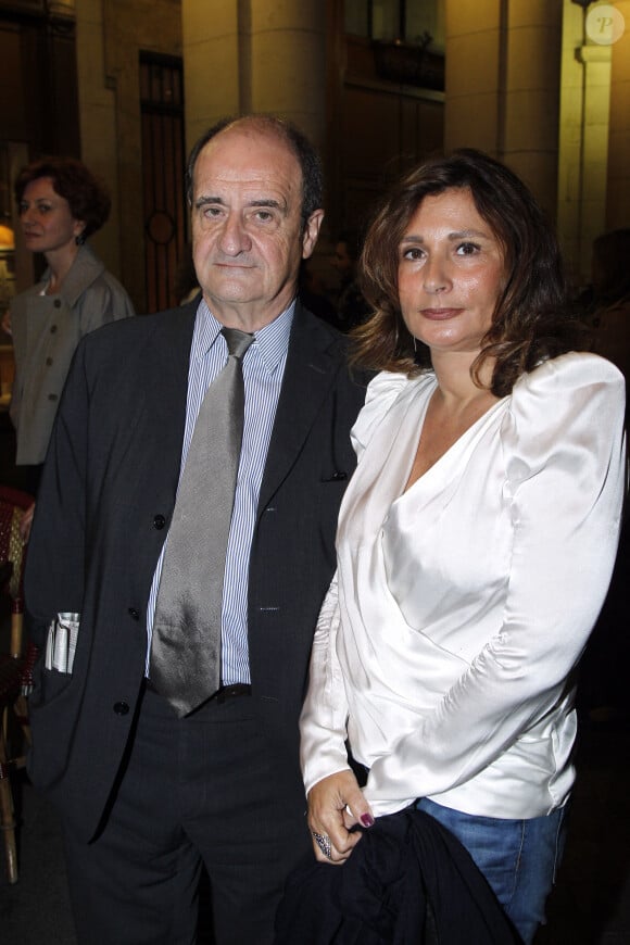 Pierre Lescure et sa femme Frédérique - Générale de la pièce "Comme s'il en plauvait" au théâtre Edouard VII, à Paris, en 2012.