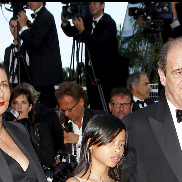 Pierre Lescure et sa femme Frédérique et leur fille Anna - Montée des marches de la soirée de clôture du 63e Festival de Cannes 2010.