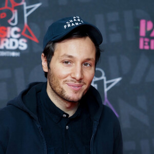 Vianney sur le photocall des NRJ Music Awards à la Seine musicale de Boulogne-Billancourt, au début du mois de décembre.