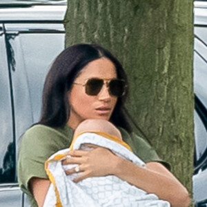 Meghan Markle, duchesse de Sussex et son fils Archie Harrison Mountbatten-Windsor lors d'un match de polo de bienfaisance King Power Royal Charity Polo Day à Wokinghan, comté de Berkshire, Royaume Uni, le 10 juillet 2019. 