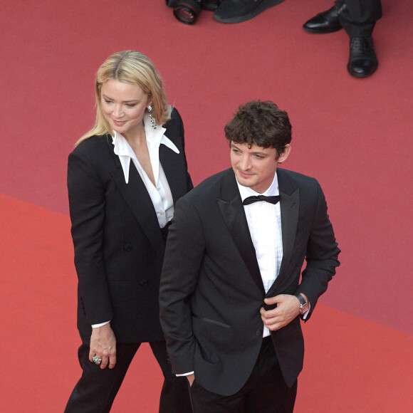 Virginie Efira et son compagnon Niels Schneider lors de la montée des marches de la cérémonie de clôture du 72e Festival International du Film de Cannes, le 25 mai 2019. © Giancarlo Gorassini/Bestimage