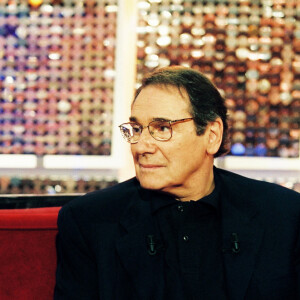 Archives - Michèle Mercier, Robert Hossein lors d'une émission "Vivement Dimanche" en 2000.