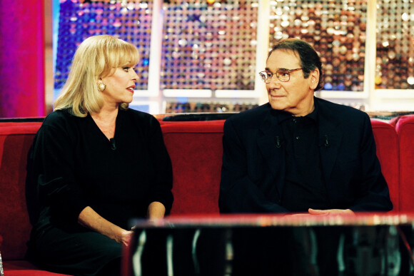 Archives - Michèle Mercier, Robert Hossein lors d'une émission "Vivement Dimanche" en 2000.