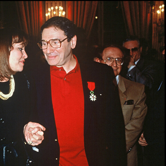Archives - Michèle Mercier et Robert Hossein (qui reçoit une légion d'honneur)