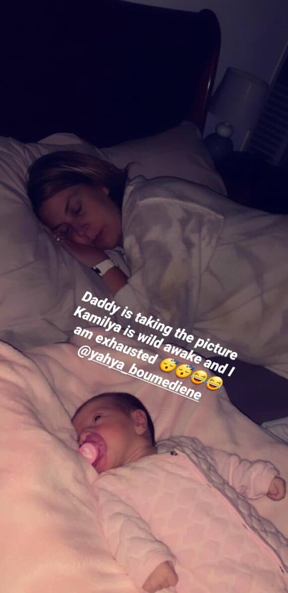 Marion Bartoli, épuisée, pose avec son bébé sous l'objectif de son mari. Instagram. Décembre 2020.