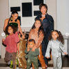 Kim Kardashian, sa mère Kris Jenner, ses 4 enfants Saint, Chicago, Psalm et North, et Dream (la fille de Rob Kardashian et Blac Chyna) fêtent Noël. Décembre 2020.