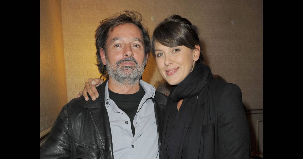 Christophe Alévêque et Serena Reinaldi lors du spectacle au théâtre ...
