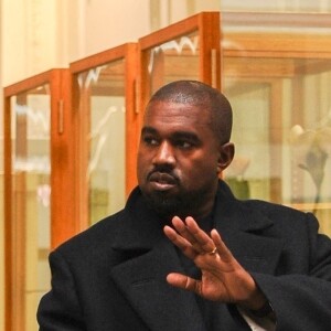 Exclusif - Kanye West et sa fille North font du shopping à Londres, le 10 octobre 2020.