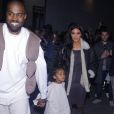 Exclusif -Kim Kardashian, Kanye West et leur fils Saint à Los Angeles, en coulisses du concert du rappeur, le 26 novembre 2019. 