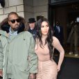 Kim Kardashian et son mari Kanye West à la sortie de leur hôtel à New York le 5 février 2020.