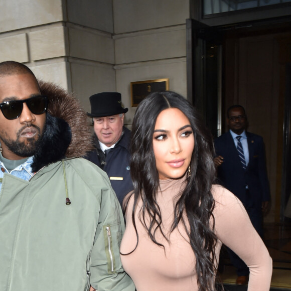 Kim Kardashian et son mari Kanye West à la sortie de leur hôtel à New York le 5 février 2020.