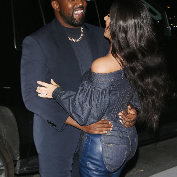 Kim Kardashian et son mari Kanye West arrivent très amoureux à la soirée WSJ Innovators Awards au musée d'Art Moderne à New York, le 6 novembre 2019