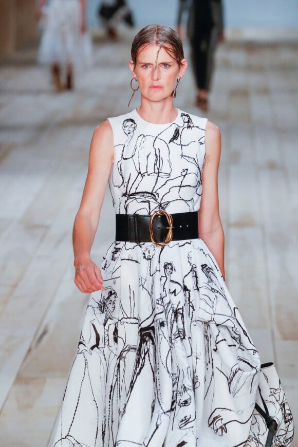 Stella Tennant - Défilé Alexander McQueen Collection Prêt-à-Porter Printemps/Eté 2020 lors de la Fashion Week de Paris, le 30 septembre 2019. 