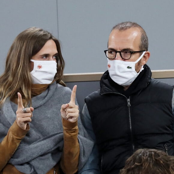 Maurici Calogero et sa compagne Marie Bastide en tribune lors de la finale homme des internationaux de tennis de Roland Garros à Paris remportée par Rafael Nadal. Le 11 octobre 2020. © Dominique Jacovides / Bestimage