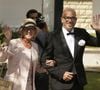 Pascal Obispo et sa mère - Mariage civil et religieux de Pascal Obispo et Julie Hantson à la mairie et en l'église Notre-Dame-des-Flots au Cap-Ferret.