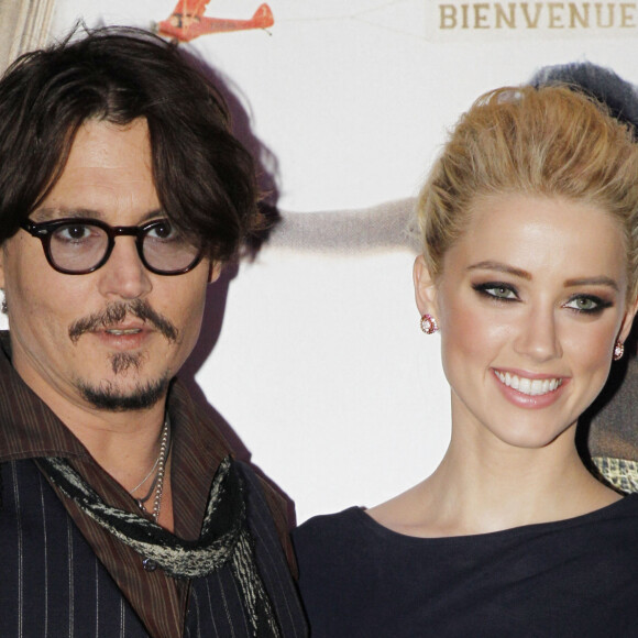 Johnny Depp et Amber Heard - Avant-première française du film "Rhum Express" au cinéma Gaumont Champs-Elysées, à Paris. Le 8 novembre 2011.