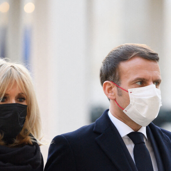 Brigitte et Emmanuel Macron. - Le président français Emmanuel Macron assiste à l'hommage national pour le résistant de la Seconde Guerre mondiale et "Compagnon de la Libération" Daniel Cordier à l'Hôtel des Invalides à Paris, le 26 novembre 2020. © Jacques Witt / Pool / Bestimage 