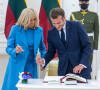 Brigitte Macron, livre d'or au palais présidentiel - Le président Emmanuel Macron est en voyage officiel à Vilnius, Lituanie le 28 septembre 2020. © Imago / Panoramic / Bestimage 