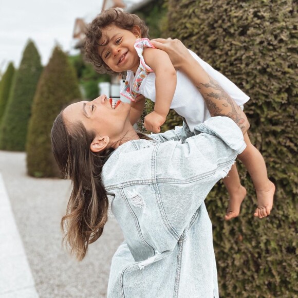 Cécilia de "Koh-Lanta" avec sa fille Sway, photo Instagram
