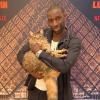 Omar Sy improvise un tapis rouge pour la sortie du film Lupin sur Netflix. Janvier 2020.