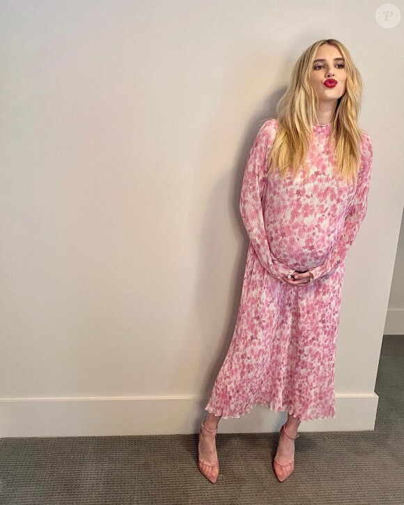 Emma Roberts enceinte, sur Instagram en octobre 2020.