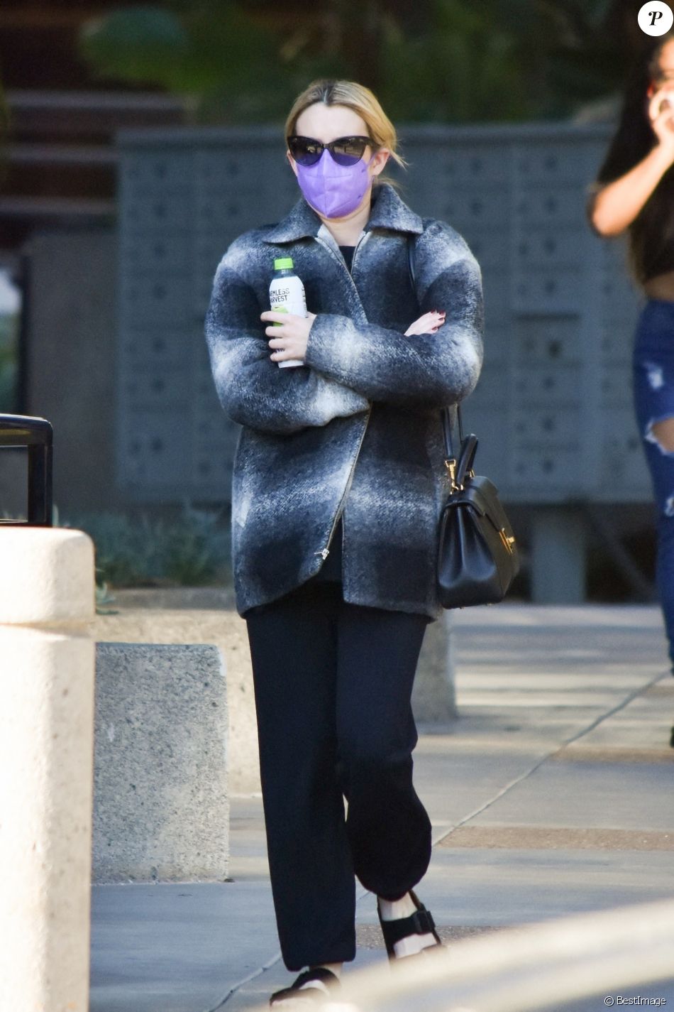 Exclusif - Emma Roberts - Emma Roberts est repérée pour la première fois après avoir accueilli son petit garçon à Los Angeles le 11 janvier 2021.