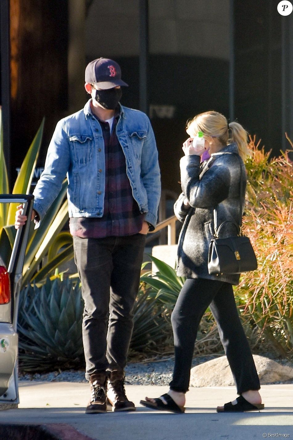 Exclusif - Emma Roberts, Garrett Hedlund - Emma Roberts est repérée pour la première fois après avoir accueilli son petit garçon à Los Angeles le 11 janvier 2021.