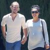 Naya Rivera enceinte se promène, main dans la main, avec son mari Ryan Dorsey dans les rues de Los Angeles, le 10 juillet 2015.