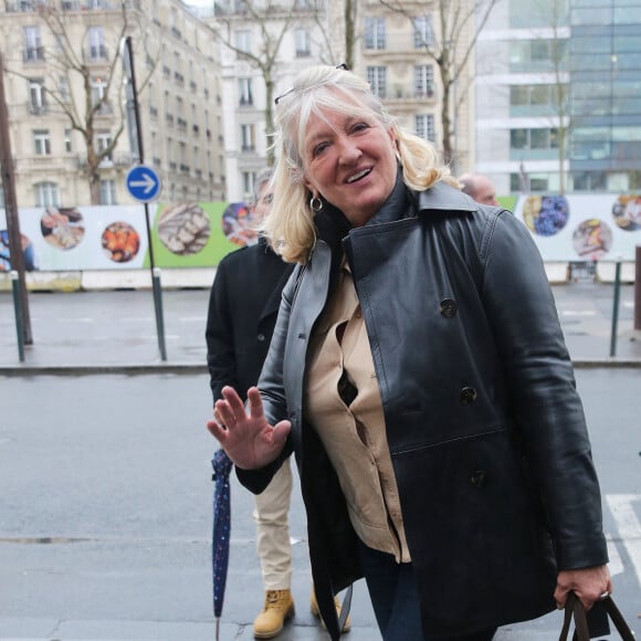 Exclusif - Charlotte de Turckheim - People à leur arrivée dans les studios RTL à Paris. Le 16 décembre 2019. © Jonathan Rebboah / Panoramic / Bestimage