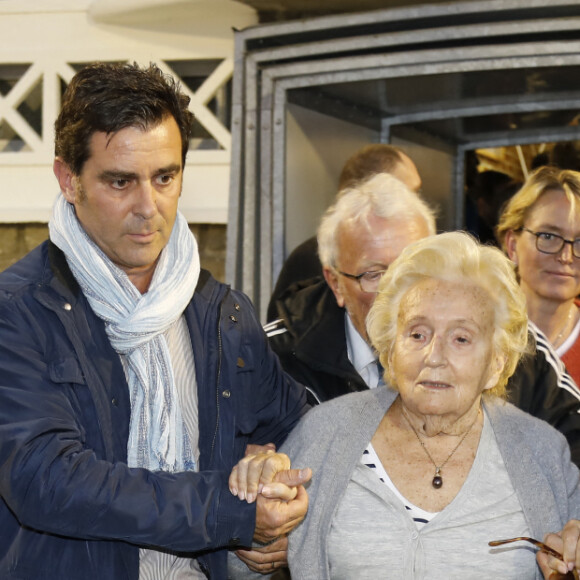 Bernadette Chirac, sa fille Claude Chirac et Jacques Vendroux - Le Variétés Club de France dispute un match caritatif présidé par Madame Bernadette Chirac au profit de "+ de Vie", au stade Léo Lagrange de Poissy, France. Le 11 Octobre 2017. © Marc Ausset-Lacroix/Bestimage