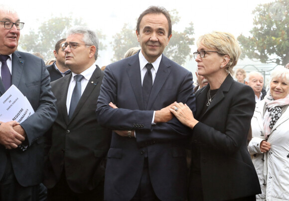 Claude Chirac et son mari Frédéric Salat-Baroux vont se recueillir sur la tombe de la famille de Jacques Chirac au cimetière de Sainte-Féréole en Corrèze le 5 octobre 2019. © Patrick Bernard/Bestimage