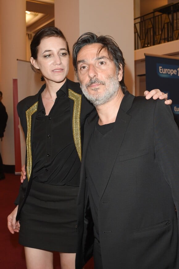 Yvan Attal et sa compagne Charlotte Gainsbourg - 30e cérémonie des Molières à la salle Pleyel à Paris, France. © Coadic Guirec/Bestimage