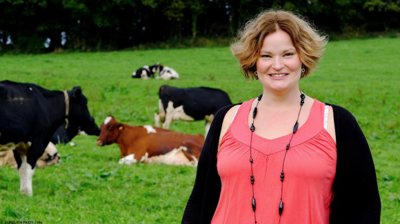 Aude, éleveuse de vaches laitières en Bretagne. "L'amour est dans le pré" saison 13