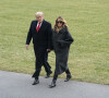 Le président Donald Trump et sa femme Melania arrivent à la Maison Blanche après leur séjour en Floride le 31 décembre 2020 