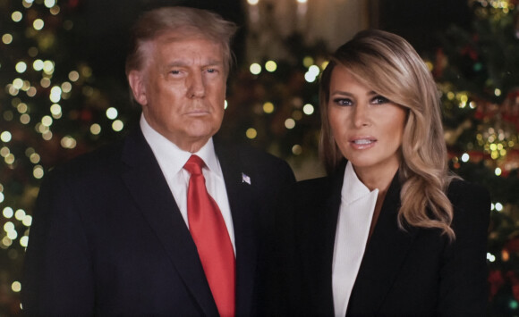 Le président Donald Trump et la Première Dame Melania Trump durant leur message de Noël <br />© White House/Youtube/ZUMA Wire)