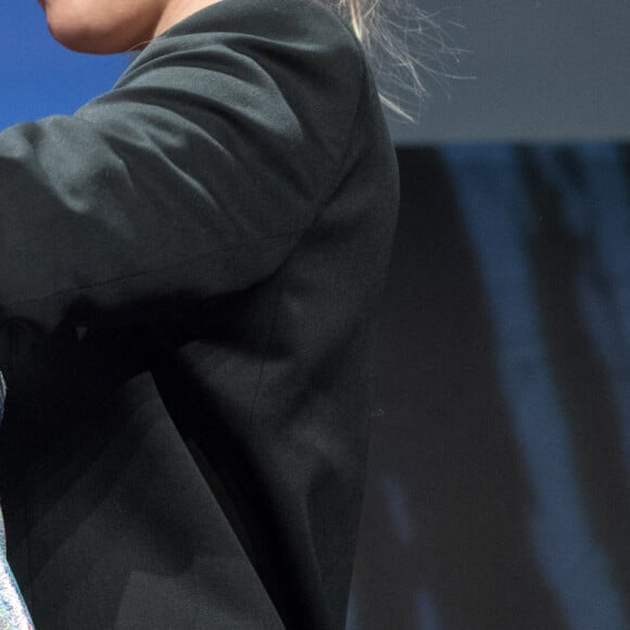 Sabrina Ouazani, Chloé Jouannet sur scène lors de la cérémonie de clôture du 23e festival international du film de comédie de l'Alpe d'Huez, le 18 janvier 2020. © Cyril Moreau/Bestimage