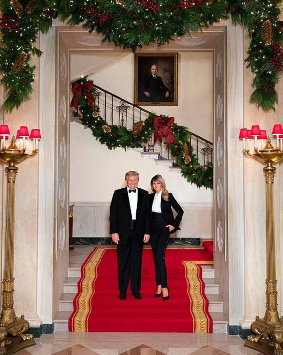 Photo officielle de la Maison Blanche pour Noël avec Donald et Melania Trump