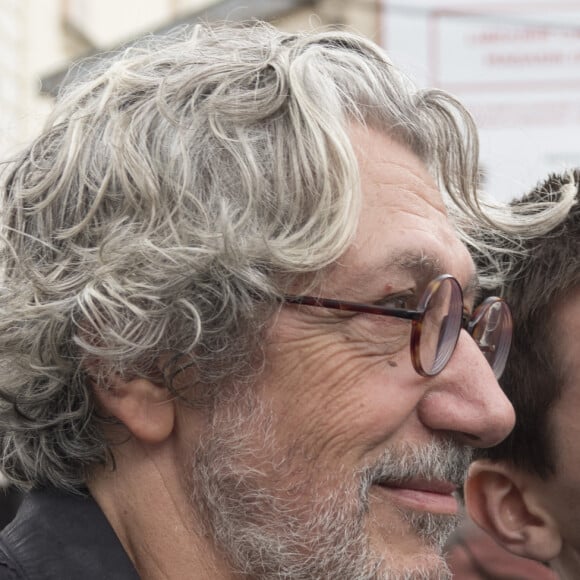 Alain Chabat - Sortie de l'usine Lumière à Lyon après la remise du prix Lumière 2019 à Francis Ford Coppola. Le 19 octobre 2019. © Sandrine Thesillat / Panoramic / Bestimage