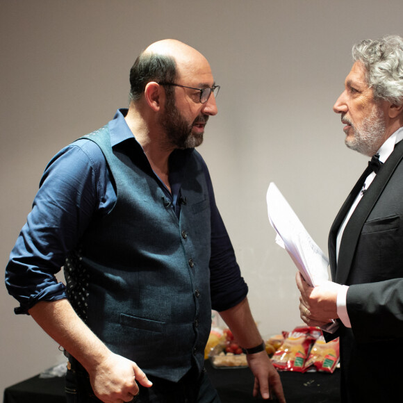 Exclusif - Kad Merad et Alain Chabat - Backstage de l'enregistrement de l'émission "On refait les grands duos d'humour" au Théâtre de Paris, diffusée sur France 3. Le 29 mai 2018. © Romual Meigneux-Pierre Perusseau / Bestimage