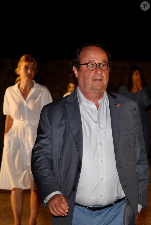 François Hollande et sa compagne Julie Gayet lors de la première édition de l'INDIE FEST à la citadelle de Saint-Tropez, Côte d'Azur, France, le 11 août 2019. © Sophie Louvet/Nice Matin/Bestimage 